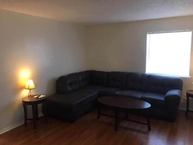 Fully Furnished Two Bedroom Apartment لوتون المظهر الخارجي الصورة