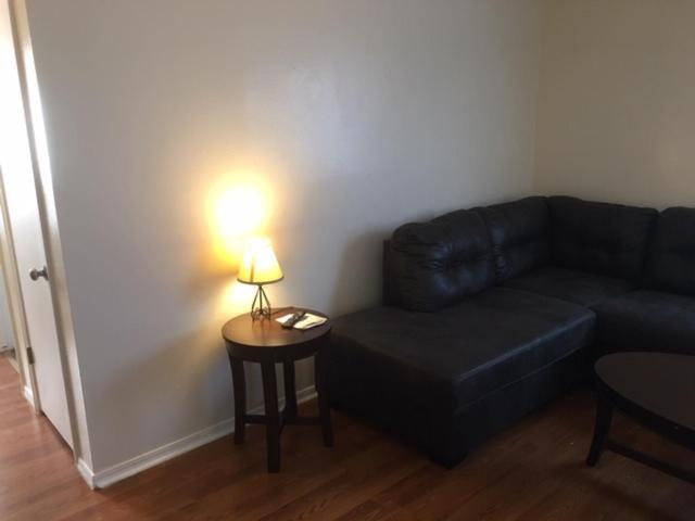 Fully Furnished Two Bedroom Apartment لوتون المظهر الخارجي الصورة